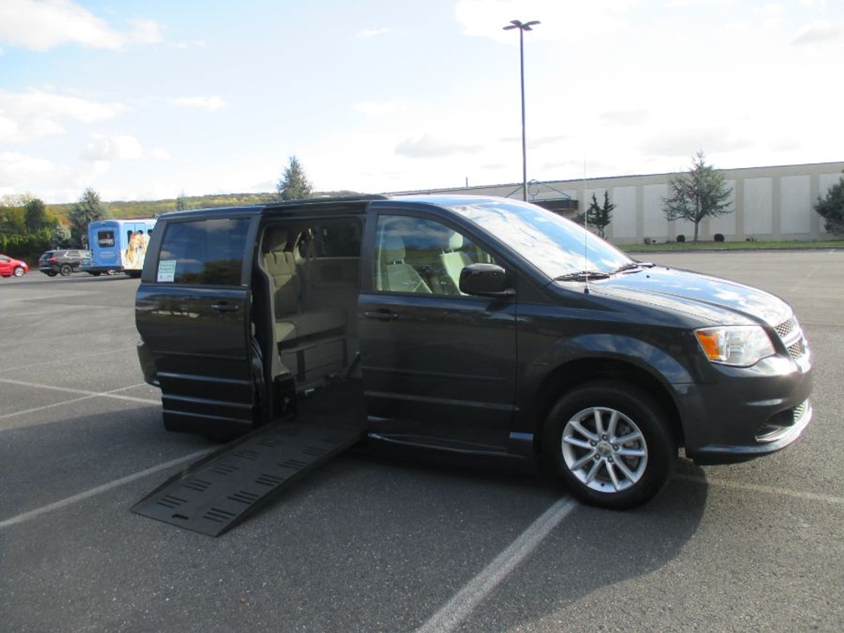 Wheelchair Van Used 2014 Dodge Grand Caravan ER254881A