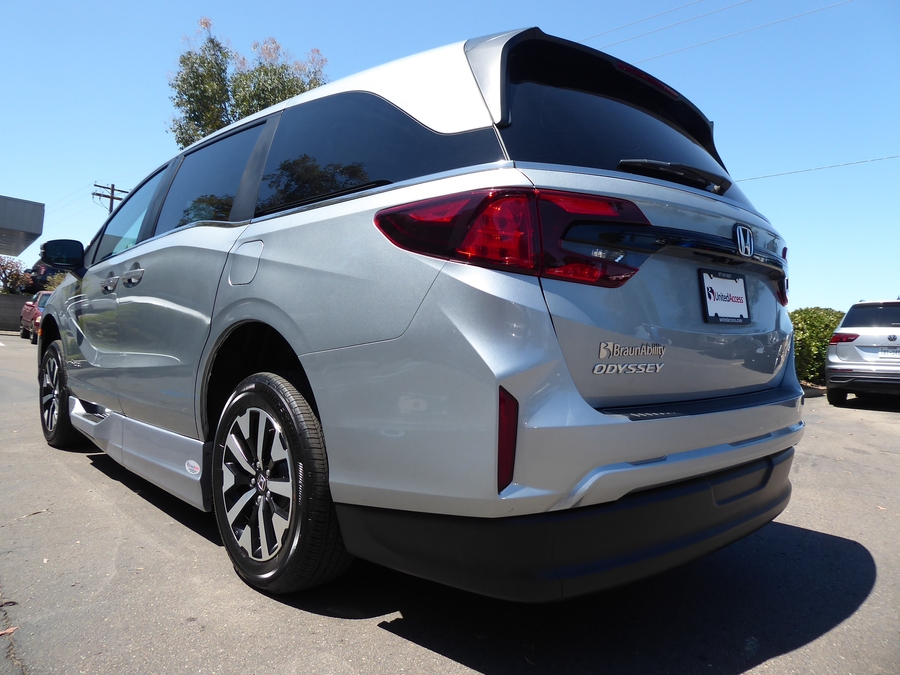 New 2026 Honda Odyssey EX-L - BraunAbility Side Entry In Floor Automatic Ramp