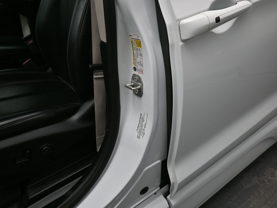 Used 2023 Chrysler Pacifica Touring L - BraunAbility Side Entry Entry Fold Out Automatic Ramp