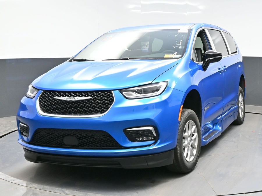 Blue Chrysler Pacifica image number 9