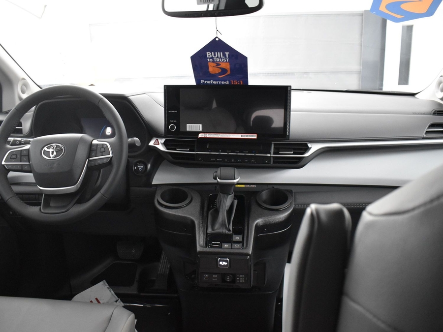 New 2025 Toyota Sienna Hybrid XLE Plus - BraunAbility Side Entry Entry In Floor Automatic Ramp