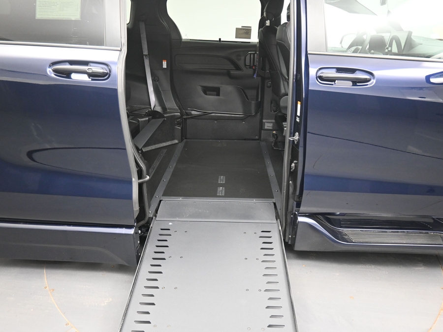 New 2026 Toyota Sienna Hybrid XSE Sport - BraunAbility Side Entry In Floor Automatic Ramp