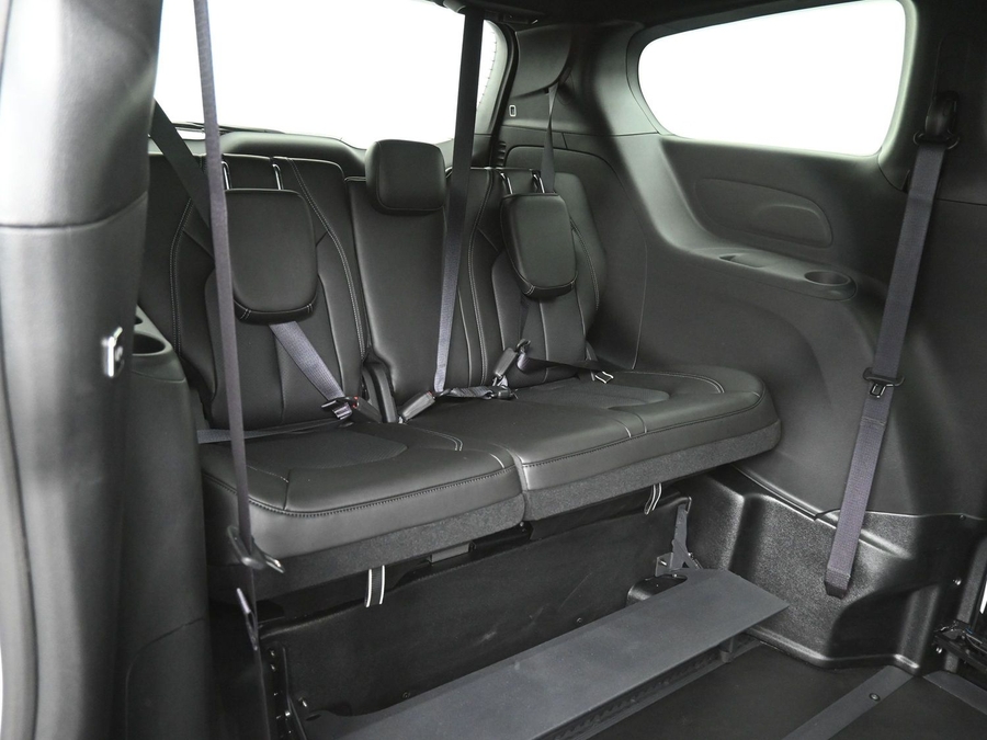 New 2025 Chrysler Pacifica Select Safety - BraunAbility Side Entry Entry In Floor Automatic Ramp