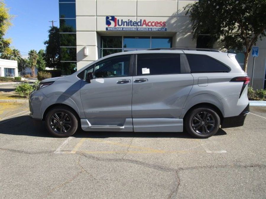 New 2025 Toyota Sienna Hybrid XSE Sport - VMI Side Entry Entry In Floor Automatic Ramp