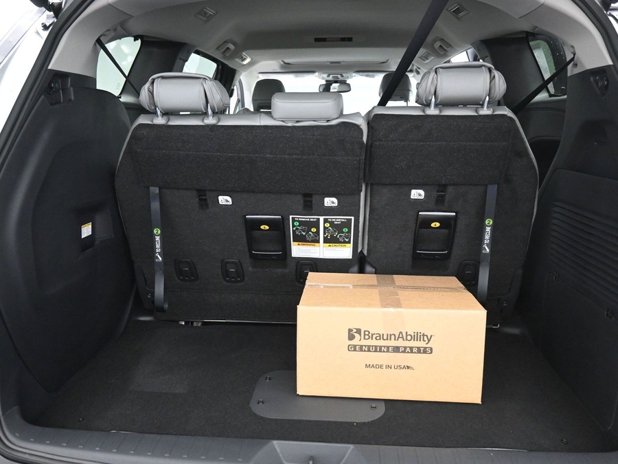 New 2026 Toyota Sienna Hybrid XLE Base - BraunAbility Side Entry Entry Fold Out Automatic Ramp