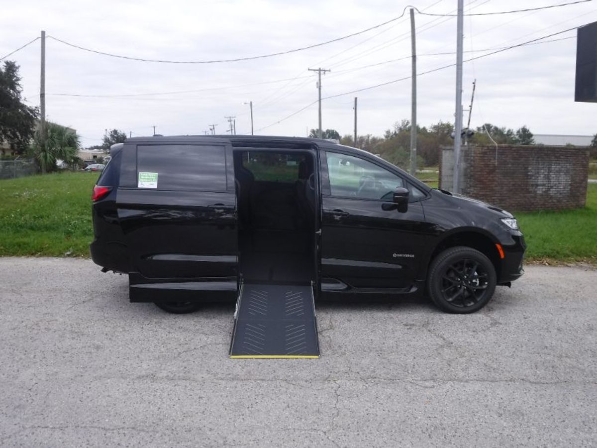 2024 CHRYSLER PACIFICA - Image 8