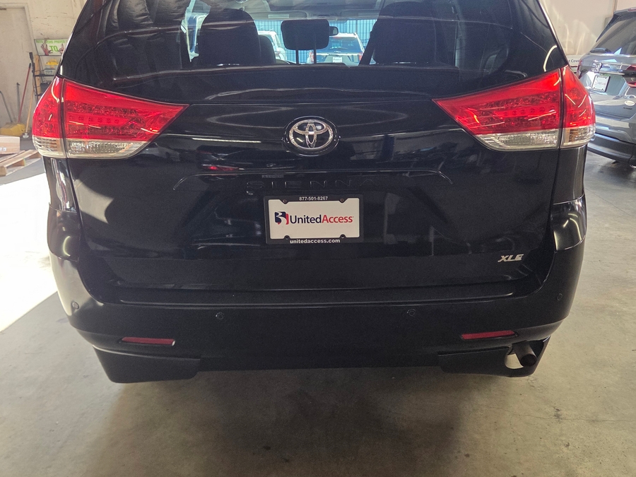Used 2014 Toyota Sienna XLE - VMI Side Entry In Floor Automatic Ramp