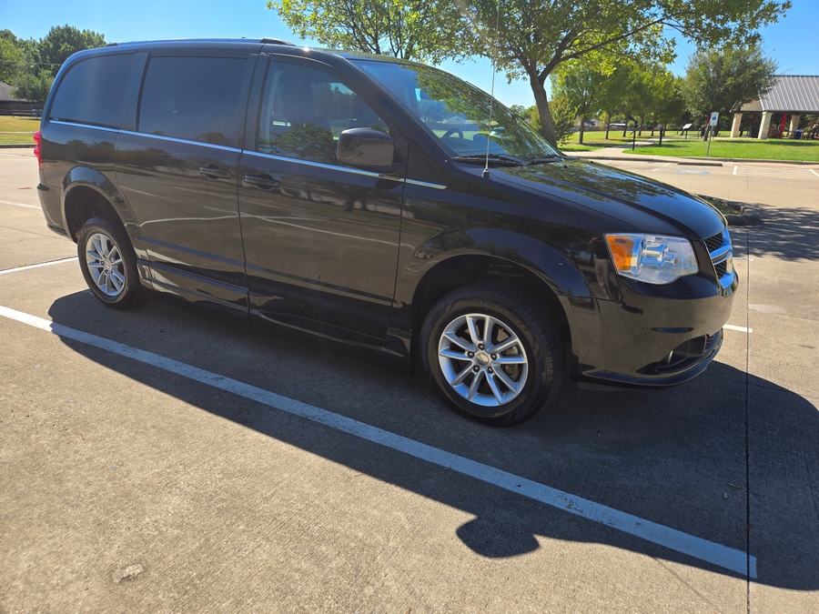 Used 2020 Dodge Grand Caravan SXT - BraunAbility Side Entry Fold Out Automatic Ramp