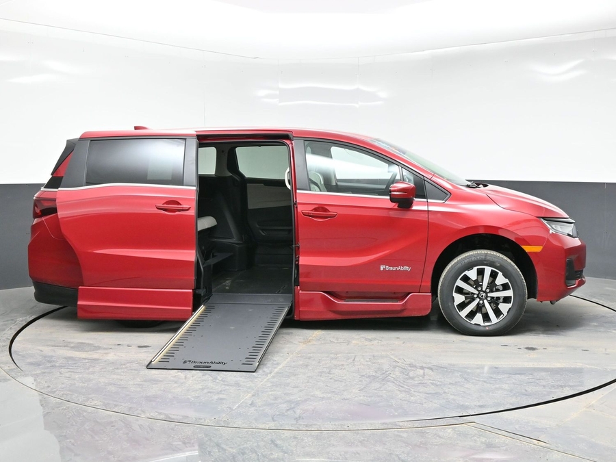 Red Honda Odyssey image number 7