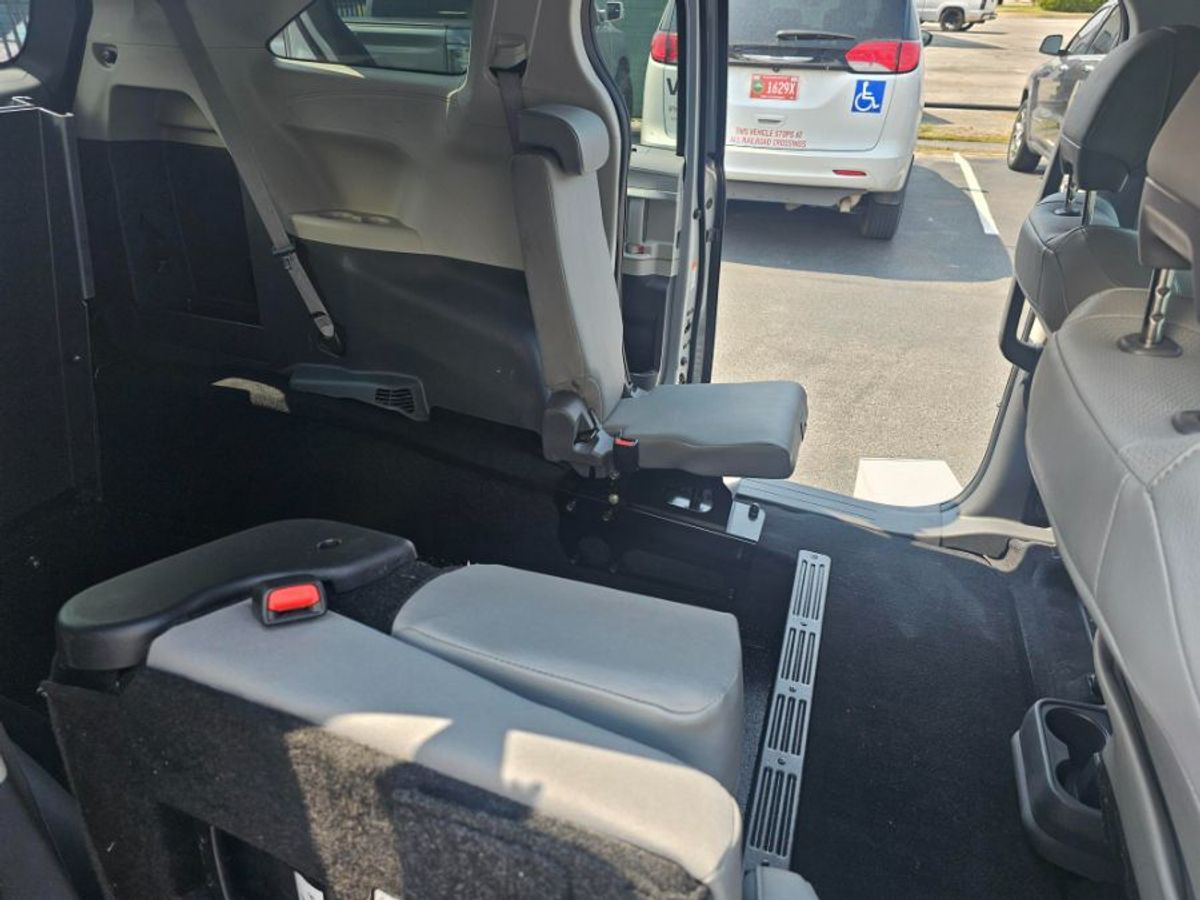 2024 TOYOTA SIENNA - Image 9