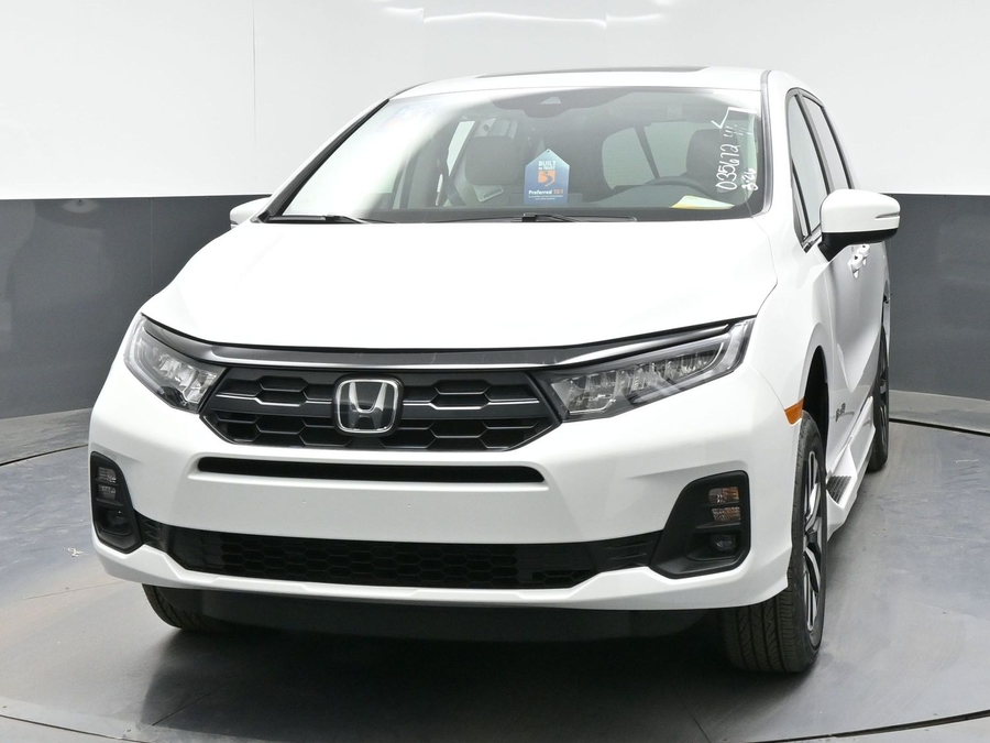 White Honda Odyssey image number 1