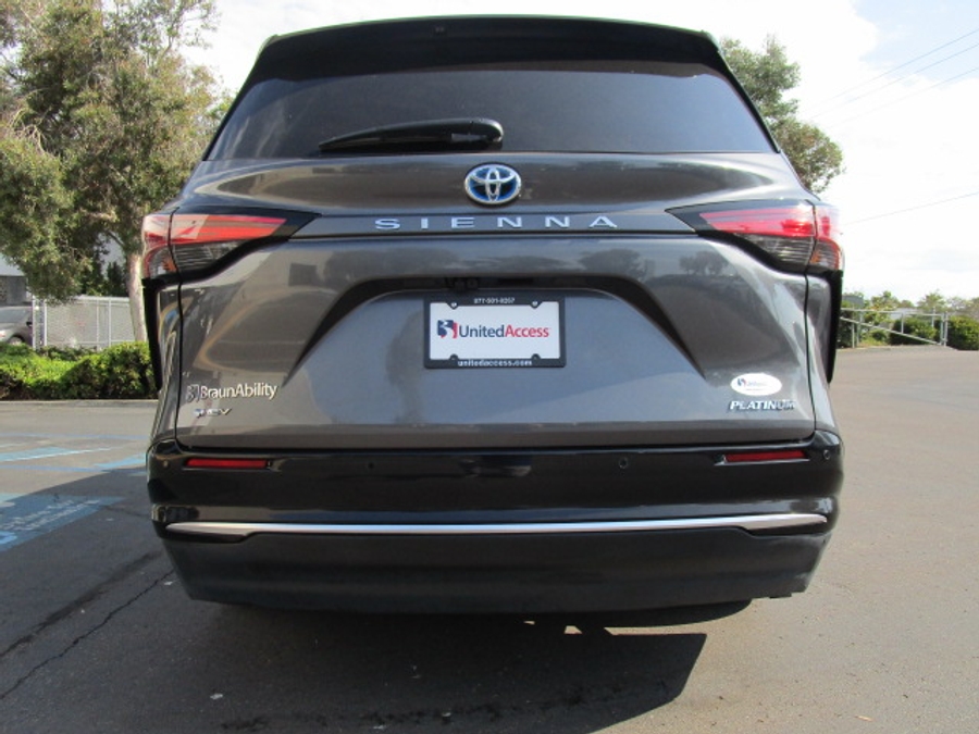 New 2025 Toyota Sienna Hybrid Platinum - BraunAbility Side Entry Entry Fold Out Automatic Ramp
