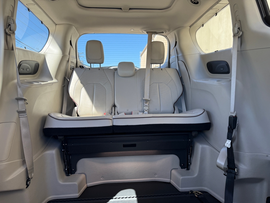 Used 2020 Chrysler Pacifica Limited - BraunAbility Side Entry Entry In Floor Automatic Ramp