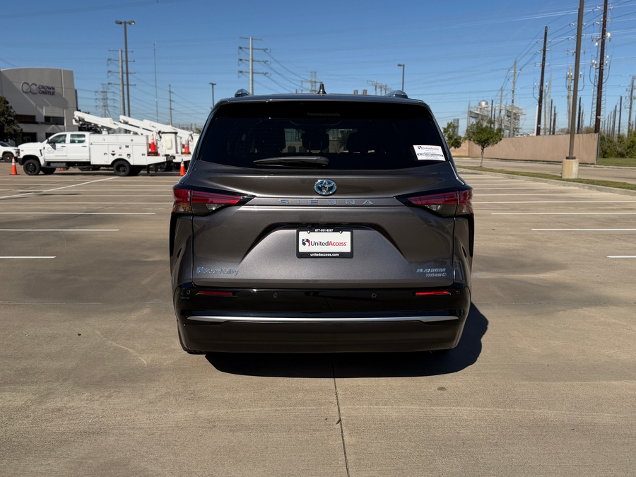 Used 2023 Toyota Sienna Hybrid Platinum - BraunAbility Side Entry Entry In Floor Automatic Ramp