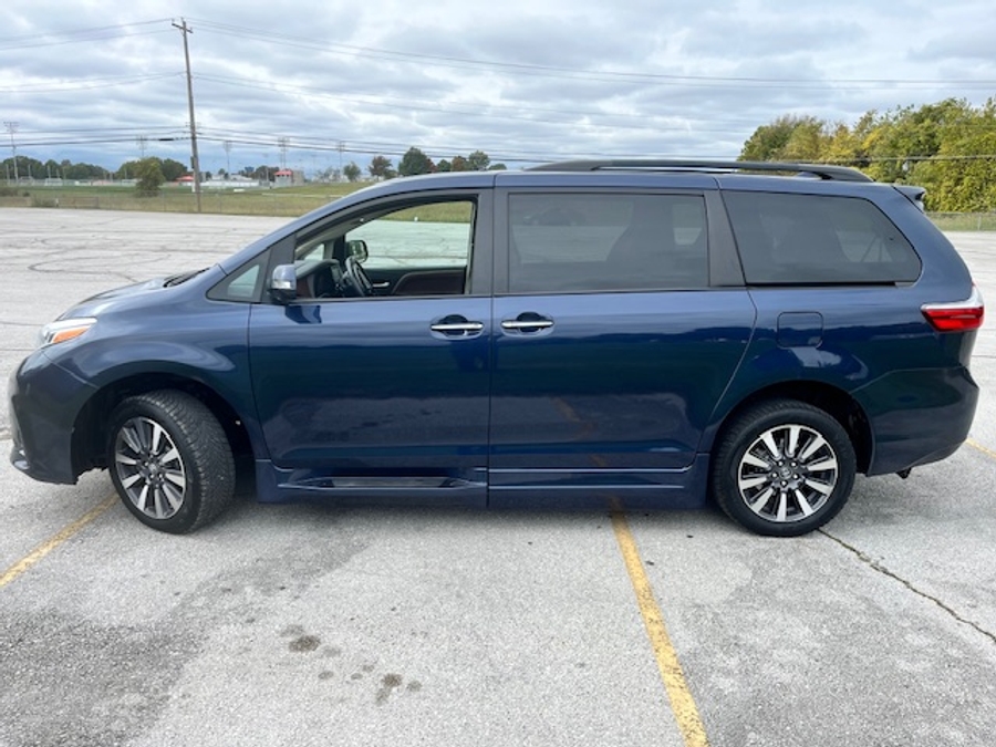 Used 2019 Toyota Sienna Limited - BraunAbility Side Entry Entry In Floor Automatic Ramp