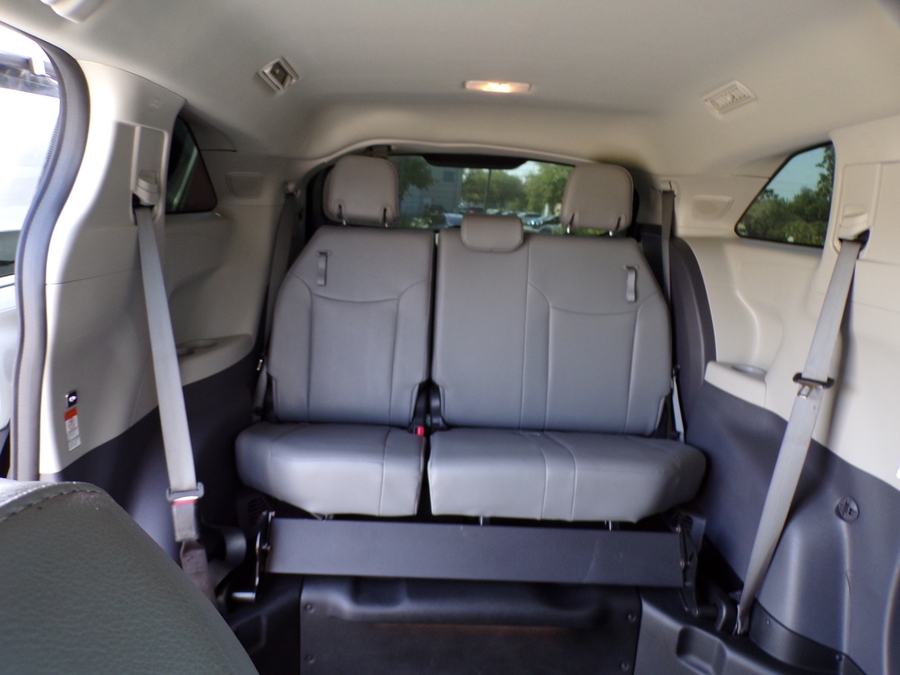 White Toyota Sienna image number 12