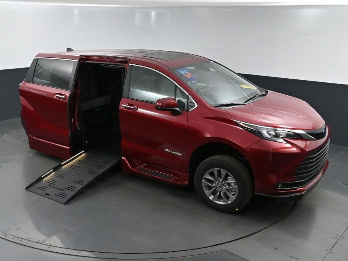 2025 TOYOTA SIENNA - Image 23