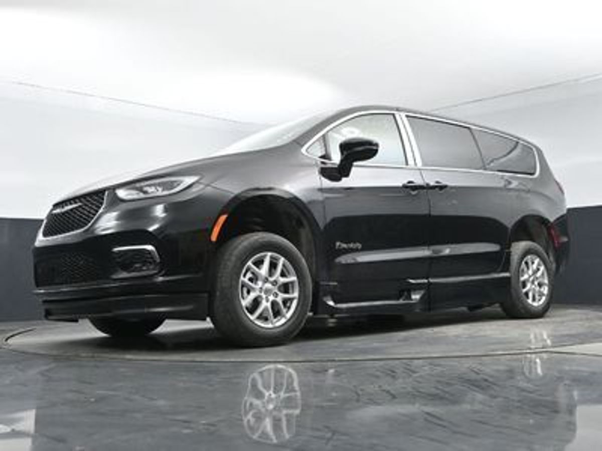 2025 Chrysler Pacifica Select - Photo 15