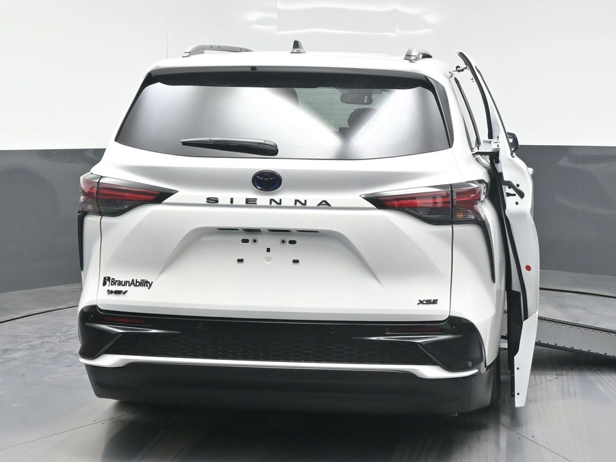 New 2025 Toyota Sienna Hybrid XSE Sport - BraunAbility Side Entry Entry In Floor Automatic Ramp
