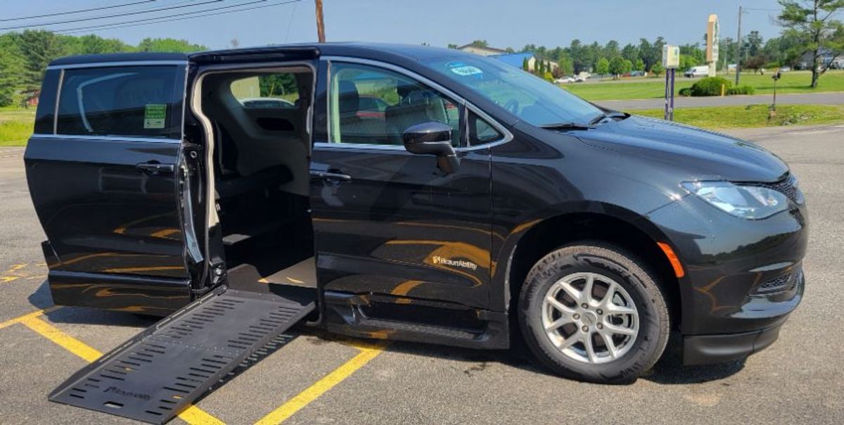 2022 CHRYSLER VOYAGER - Image 1