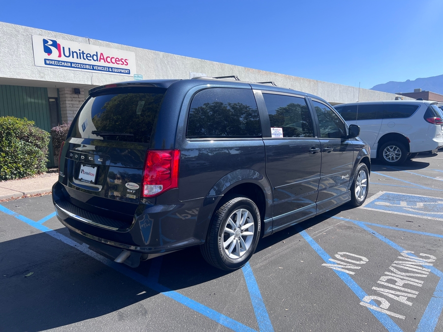 Used 2014 Dodge Grand Caravan SXT - BraunAbility Side Entry Fold Out Automatic Ramp