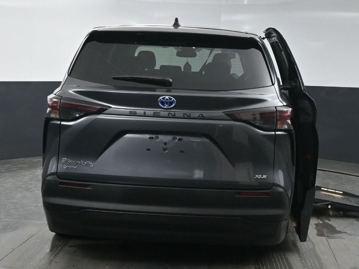 2025 TOYOTA SIENNA - Image 6