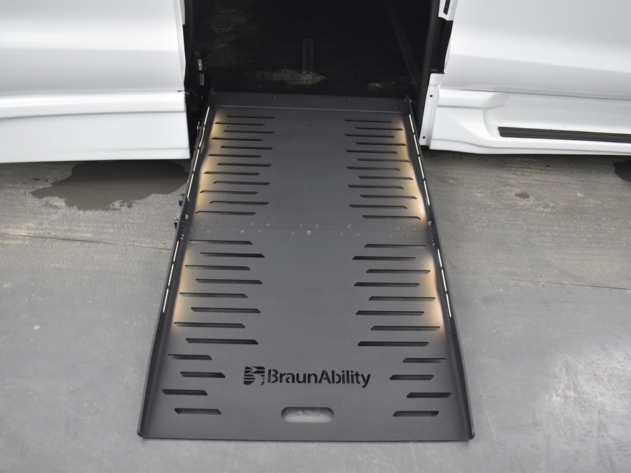 New 2025 Chrysler Pacifica Select Safety - BraunAbility Side Entry Entry Fold Out Automatic Ramp