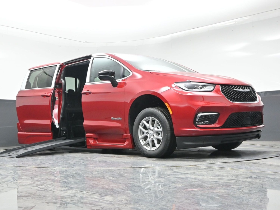 Red Chrysler Pacifica image number 15