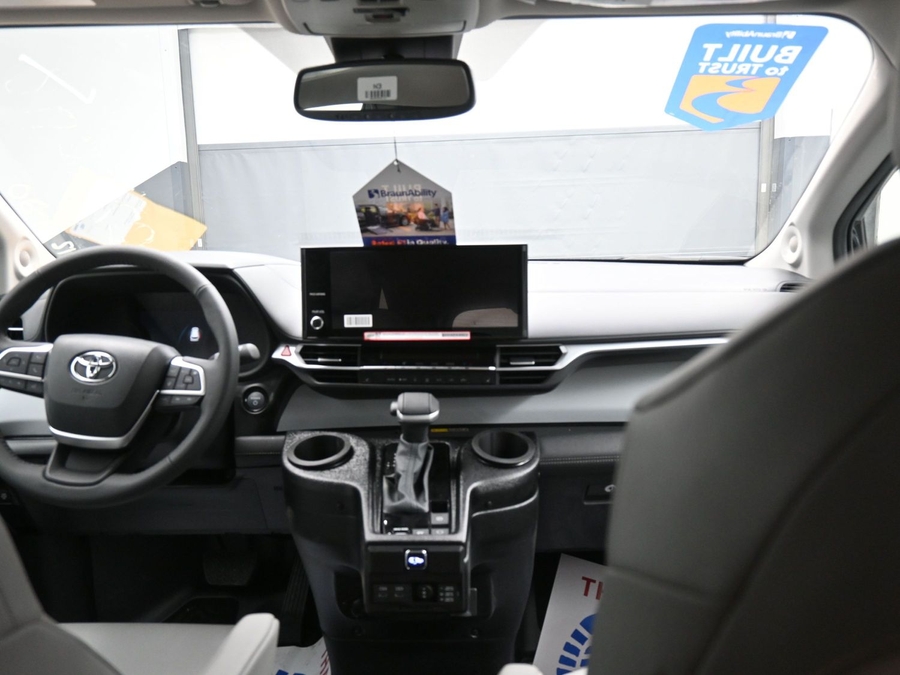 Black Toyota Sienna image number 3