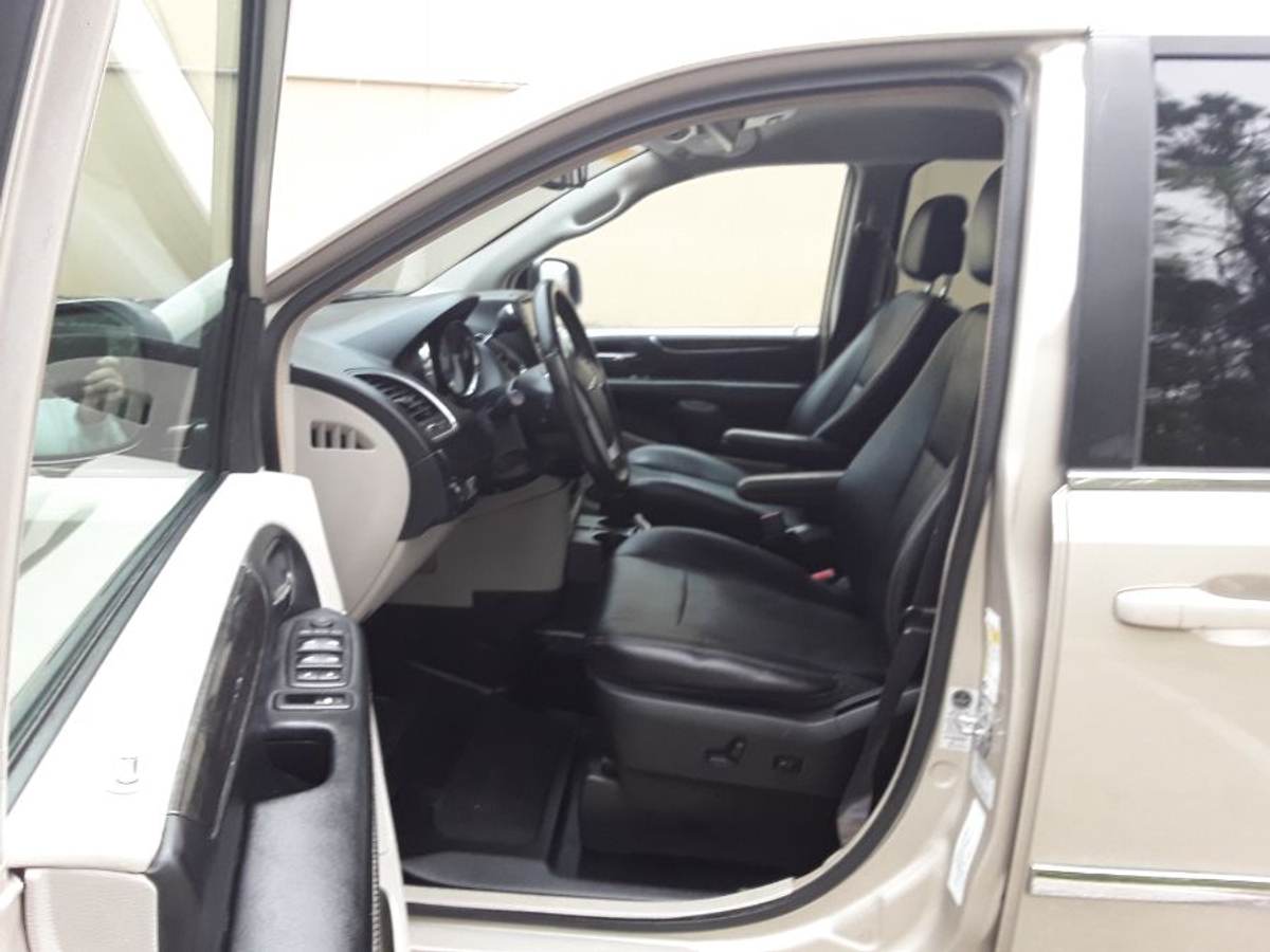 2016 CHRYSLER TOWN AND COUNTRY - Image 14