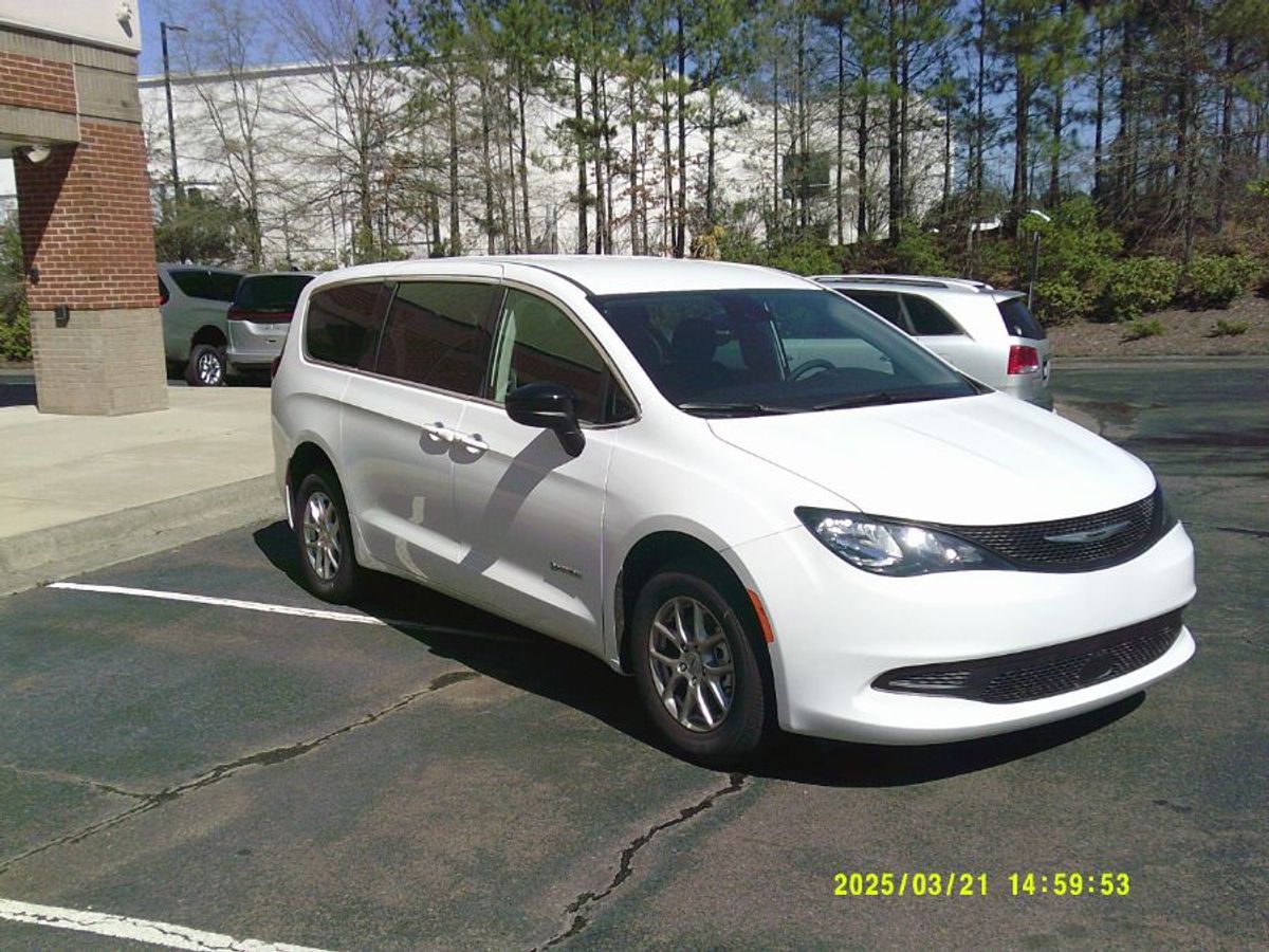 2024 CHRYSLER VOYAGER - Image 8