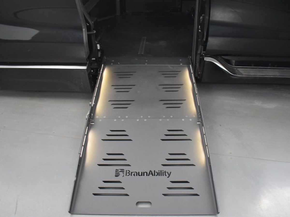 2025 TOYOTA SIENNA - Image 11