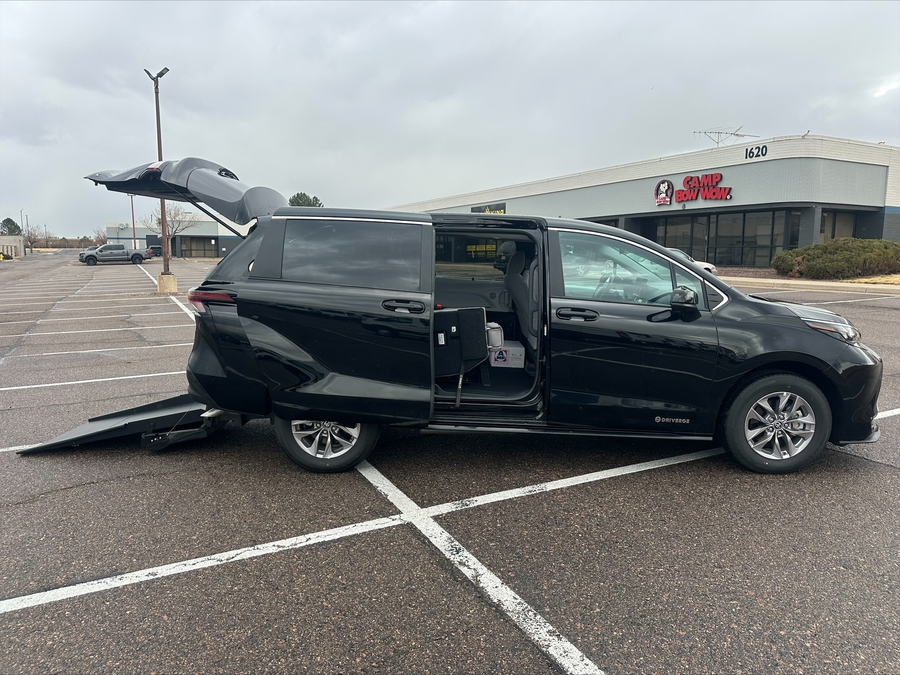 2025 TOYOTA SIENNA - Image 2