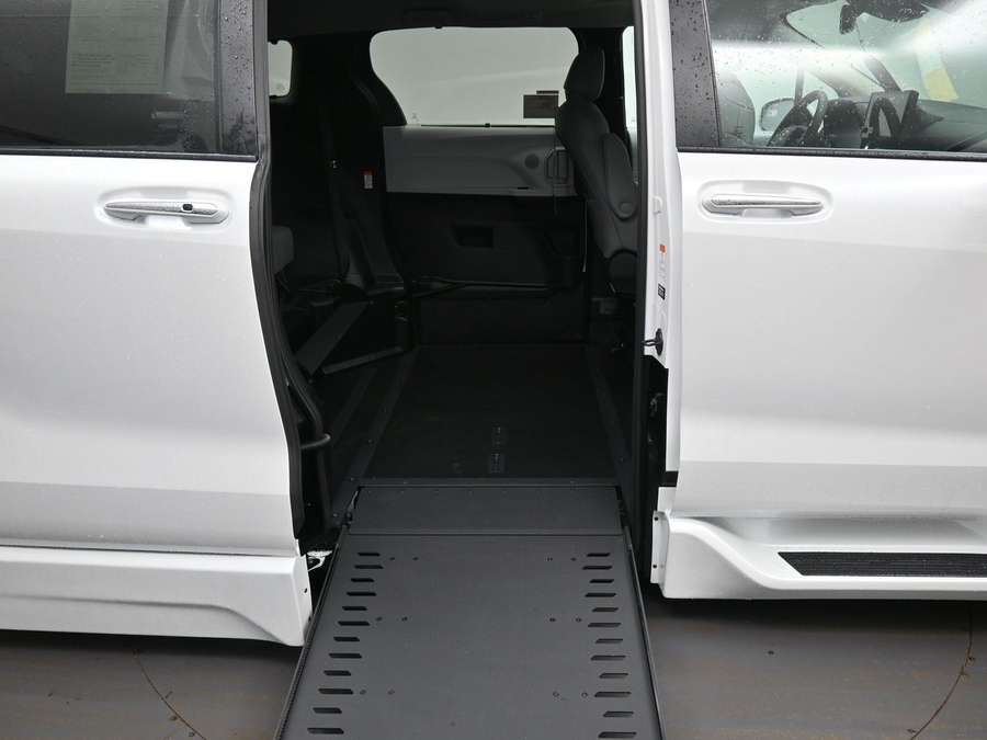 White Toyota Sienna image number 10