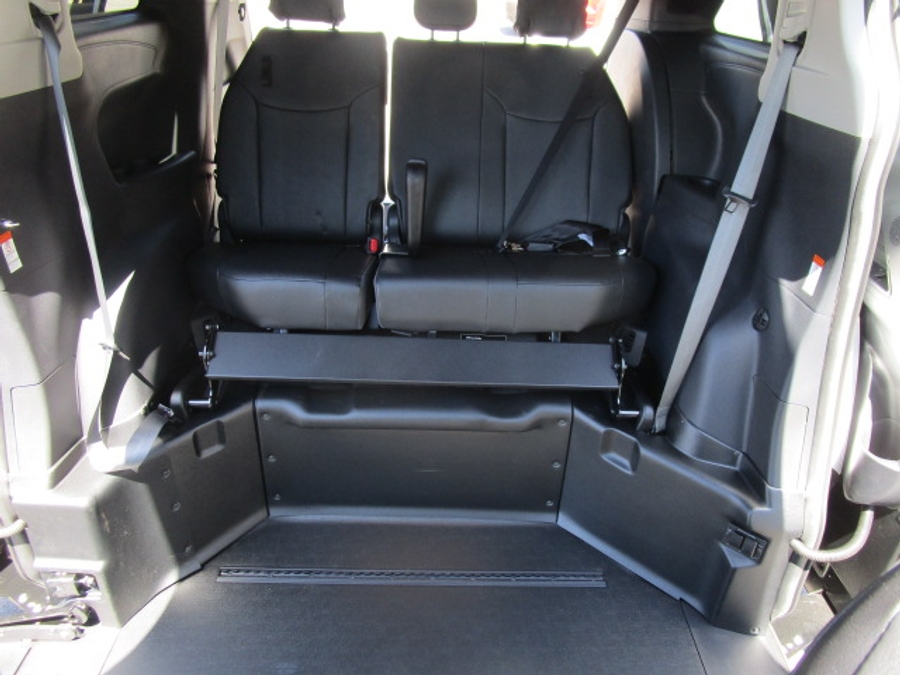 New 2025 Toyota Sienna Hybrid XSE Sport - BraunAbility Side Entry Entry Fold Out Automatic Ramp
