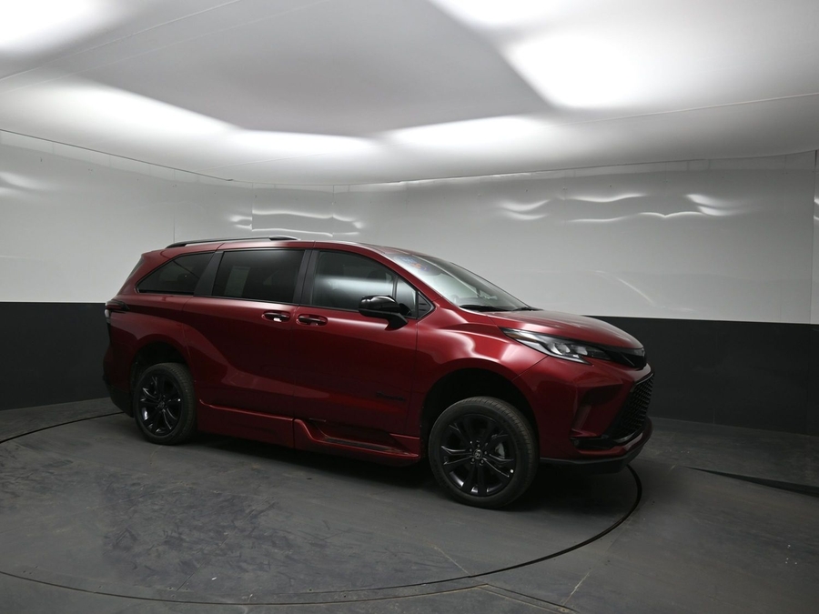 New 2026 Toyota Sienna Hybrid XSE Sport - BraunAbility Side Entry Entry Fold Out Automatic Ramp