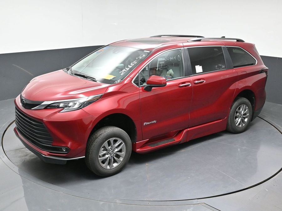 New 2026 Toyota Sienna Hybrid XLE Add - BraunAbility Side Entry In Floor Automatic Ramp