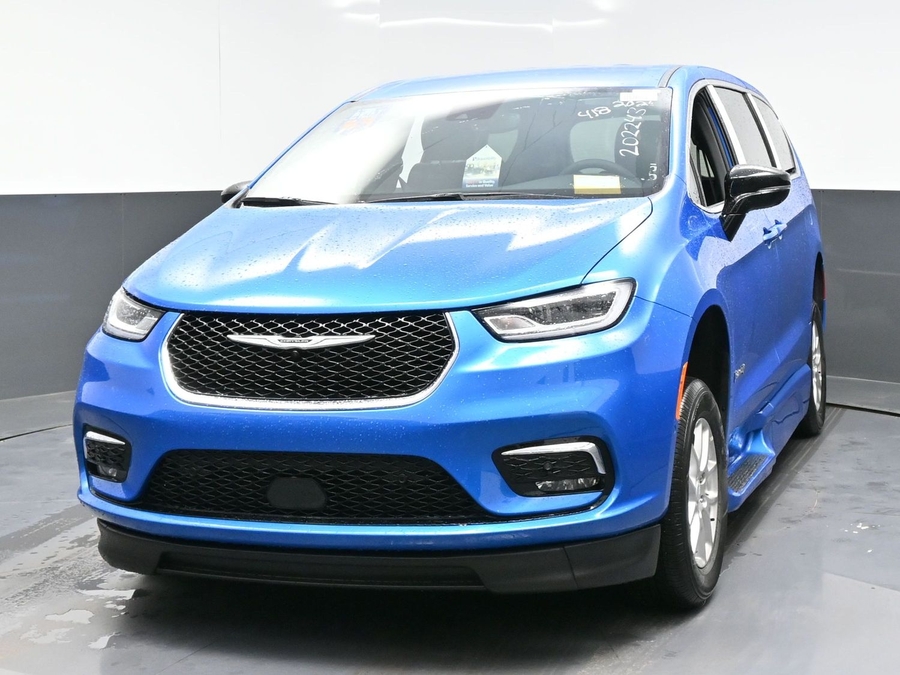 New 2026 Chrysler Pacifica Select Safety - BraunAbility Side Entry Entry In Floor Automatic Ramp