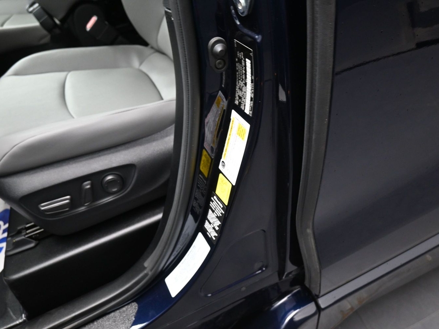 New 2026 Toyota Sienna Hybrid XLE Base - BraunAbility Side Entry Entry Fold Out Automatic Ramp