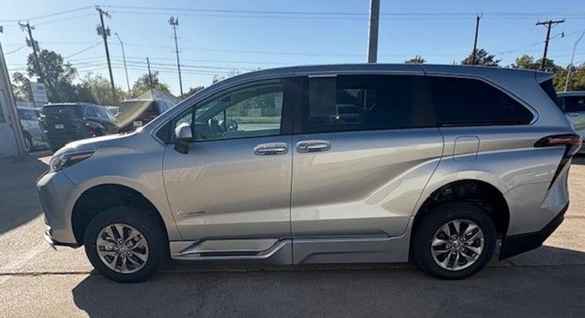 2025 TOYOTA SIENNA - Image 14