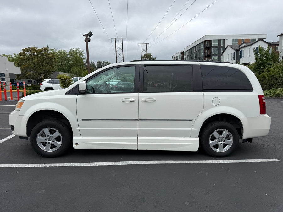 Used 2010 Dodge Grand Caravan SXT - VMI Side Entry In Floor Automatic Ramp