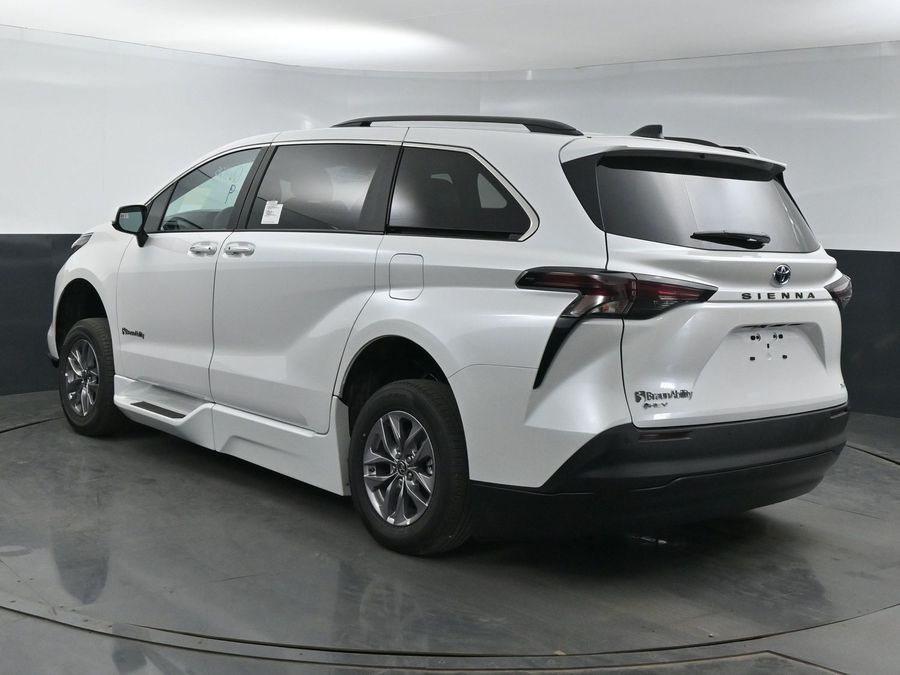 New 2025 Toyota Sienna Hybrid XLE Plus - BraunAbility Side Entry Entry Fold Out Automatic Ramp