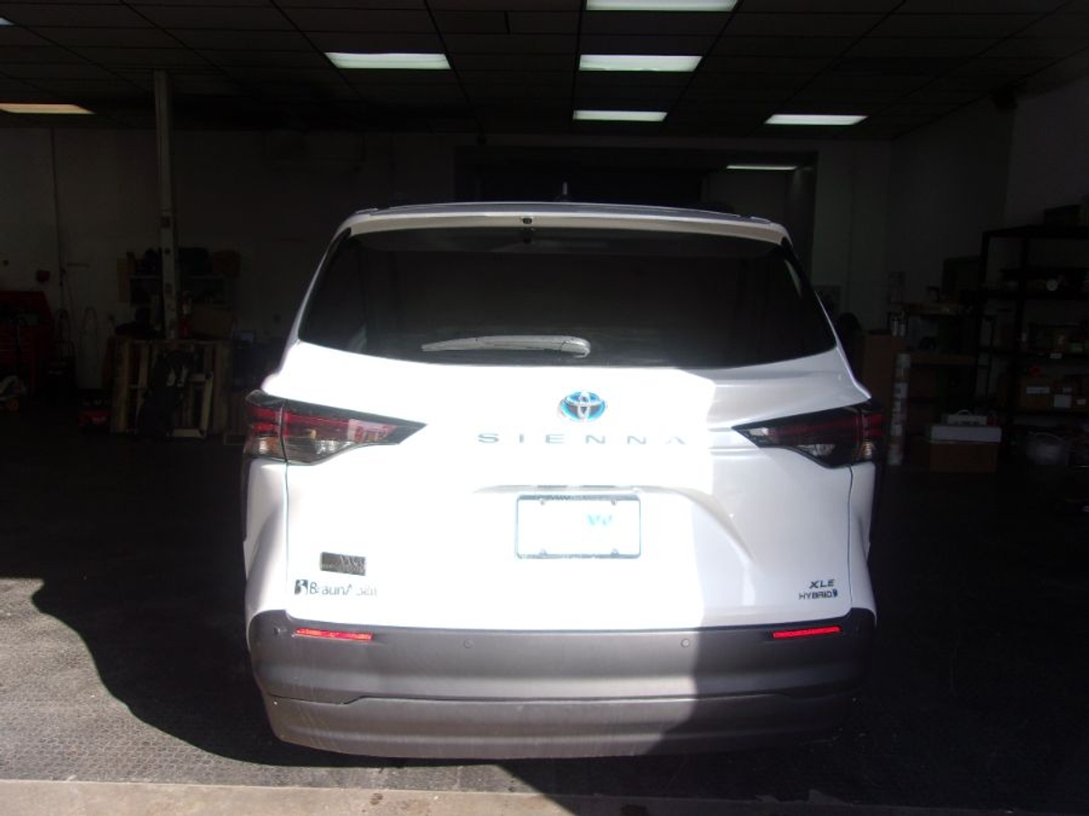 2024 TOYOTA SIENNA - Image 7