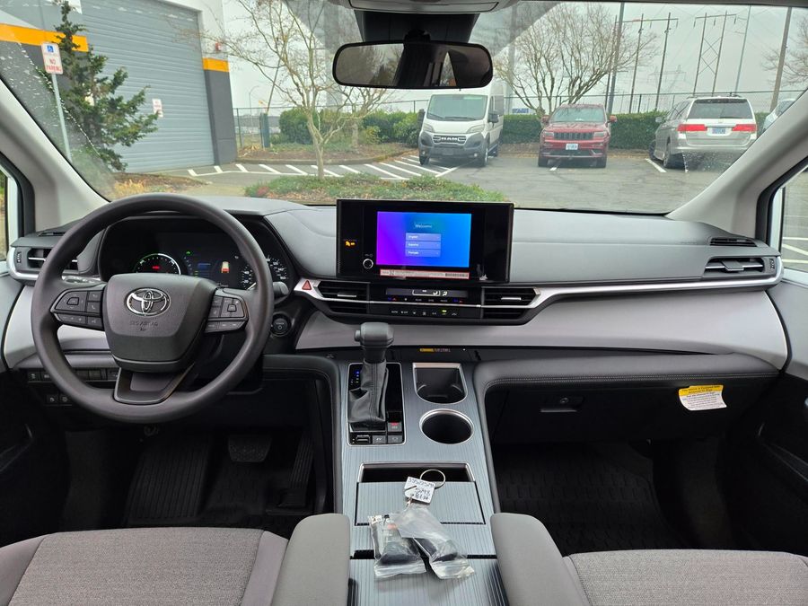 New 2025 Toyota Sienna Hybrid LE - Vantage Mobility Commercial Rear Entry Entry Fold Out Manual Ramp