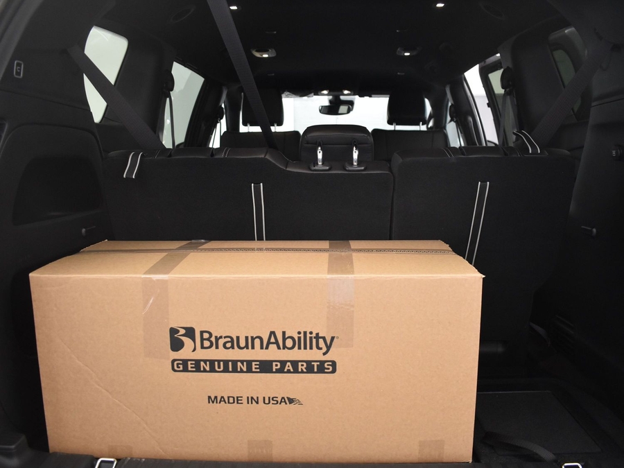 New 2025 Chrysler Pacifica Select Safety - BraunAbility Side Entry Entry Fold Out Automatic Ramp