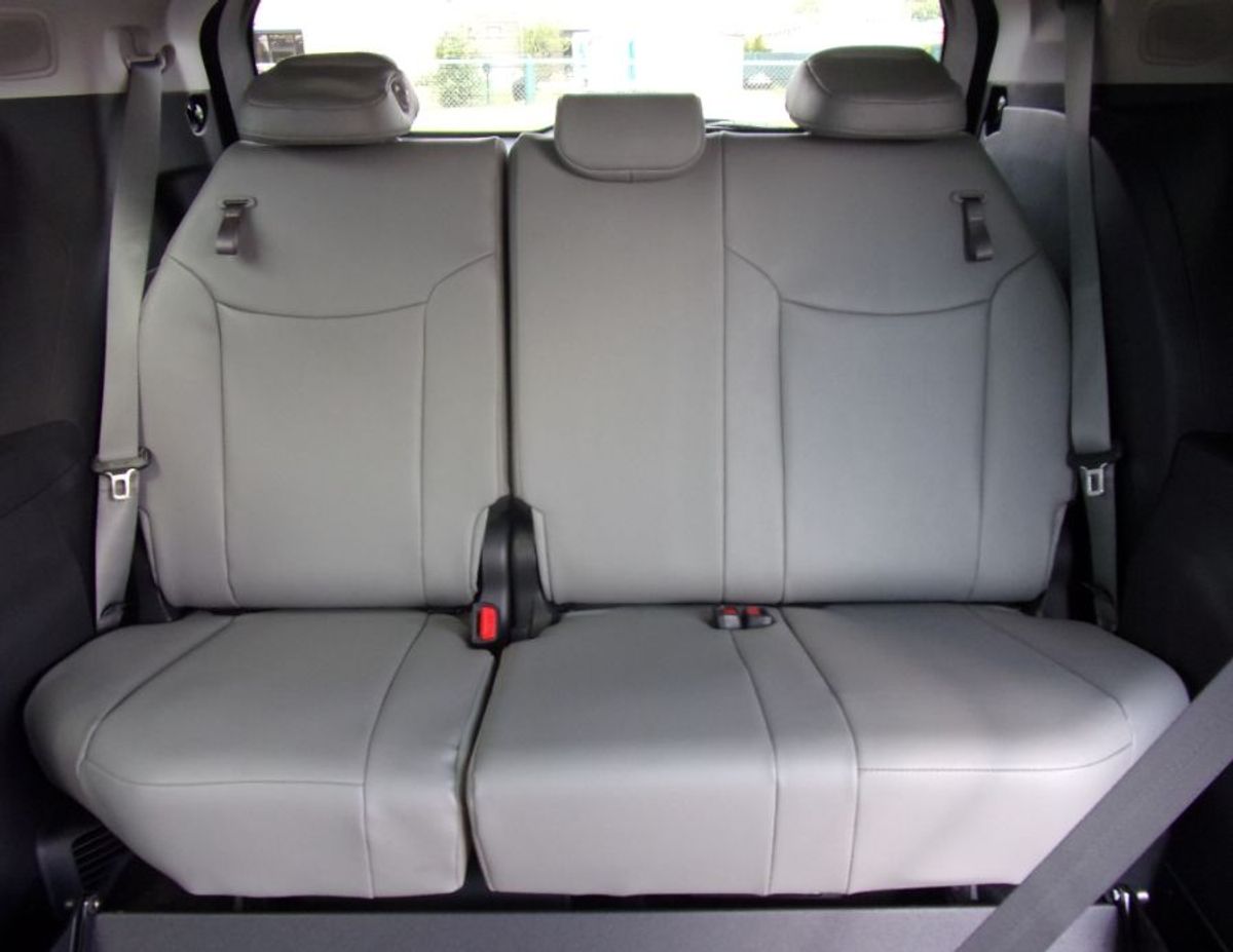 Black Toyota Sienna image number 15