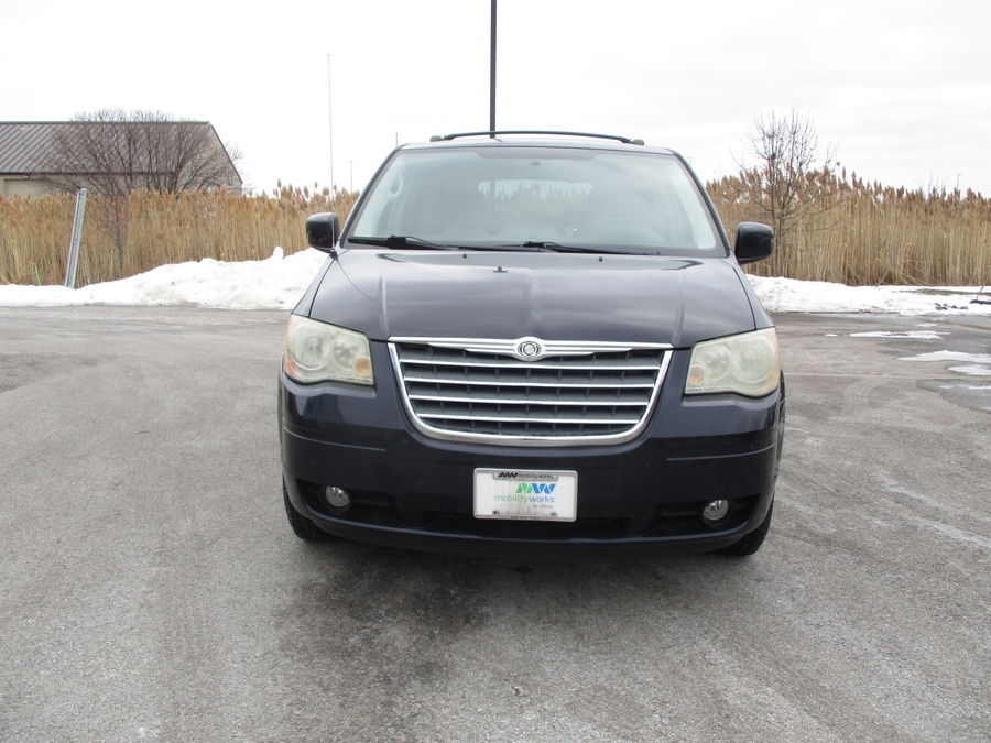 2010 CHRYSLER TOWN AND COUNTRY - Image 1