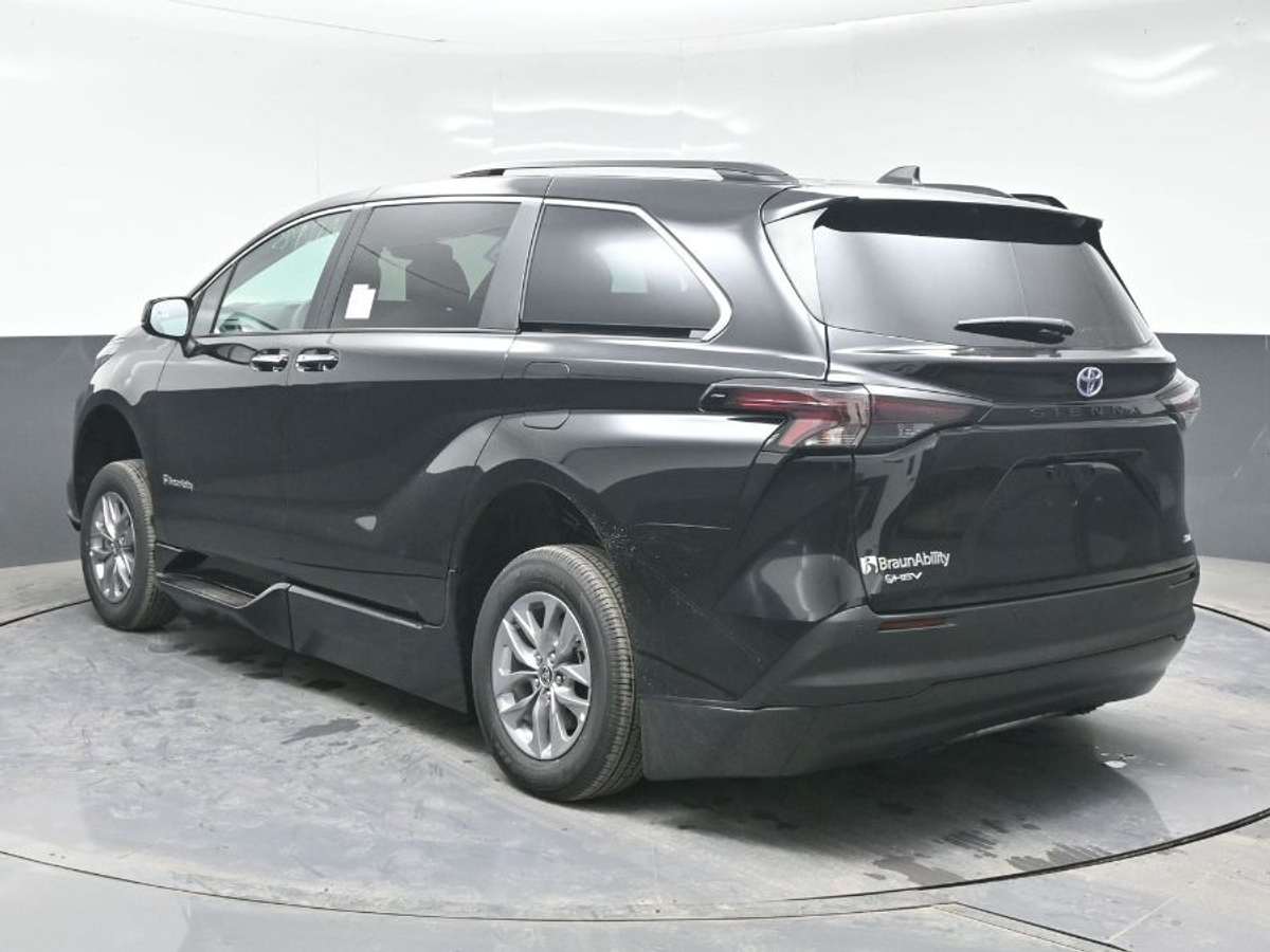 2025 TOYOTA SIENNA - Image 5