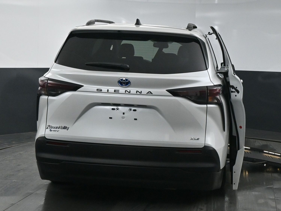 New 2025 Toyota Sienna Hybrid XLE Plus - BraunAbility Side Entry Entry Fold Out Automatic Ramp