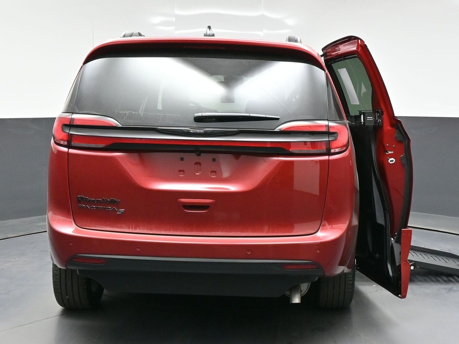 New 2026 Chrysler Pacifica Select Sport - BraunAbility Side Entry Fold Out Automatic Ramp